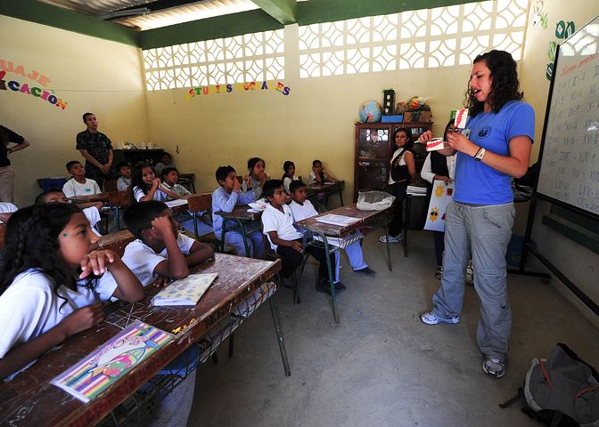 Image of a teacher teaching in class building teacher student relationship