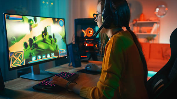 Girl-playing-online-virtual-games