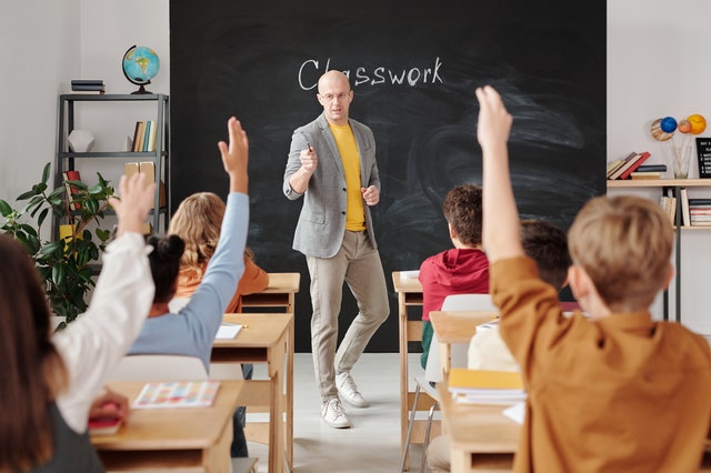 Students raising hand philosophy of education