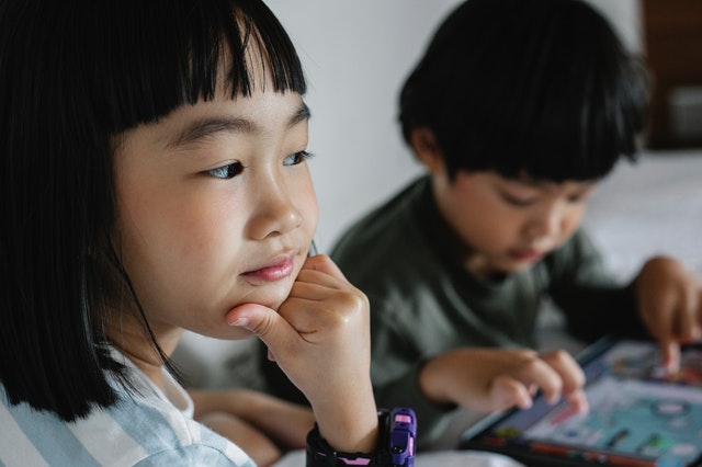 kidthinking Image of a kid thinking