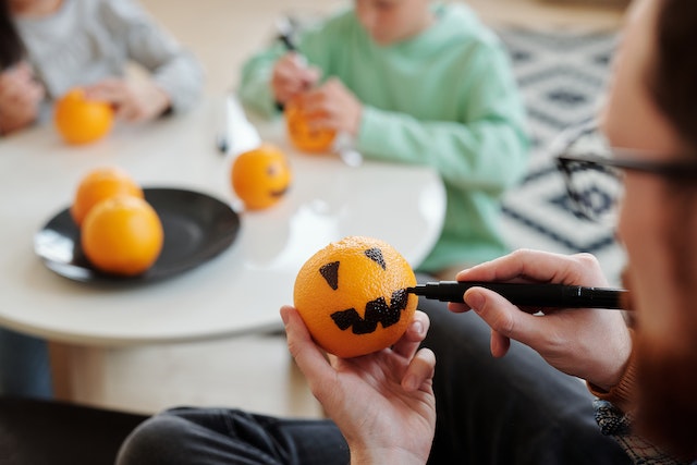 itstimetogetstarted Family making Jack O Lanterns for Halloween