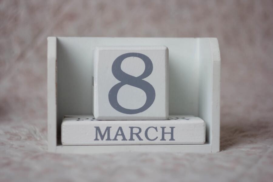 Wooden desk calendar