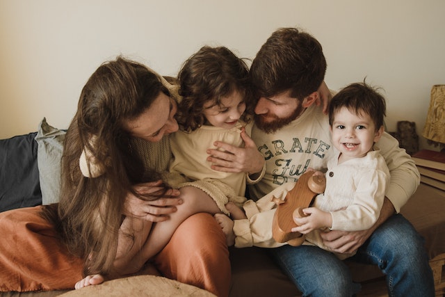 Family discussing discipline through positive bonding