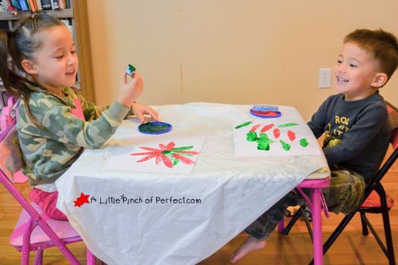 Kids doing sponge painting