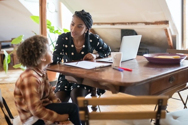 Parent talking to child about their behavior