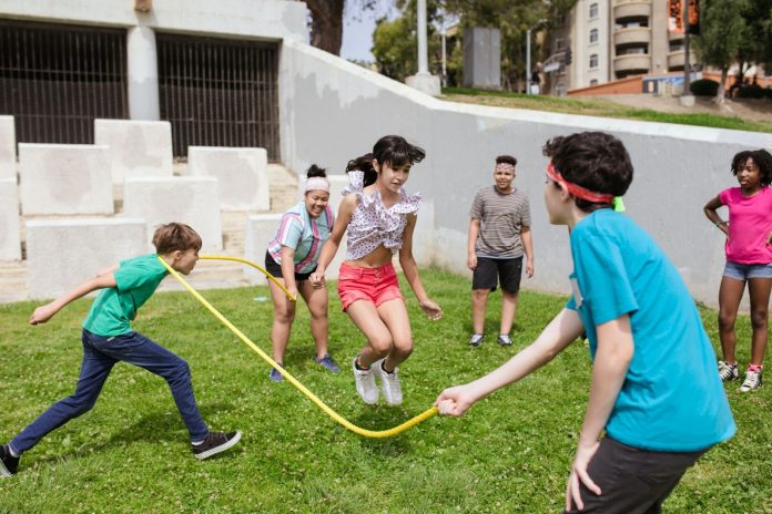 A group of kids jumping rope