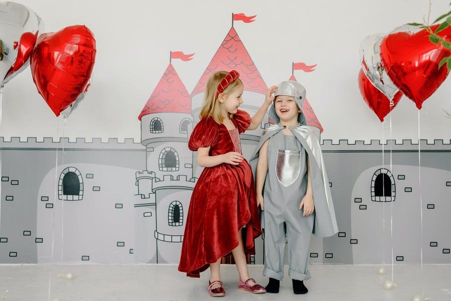 Children dressed as knight and princess