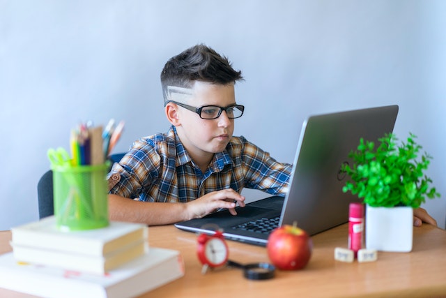 Child using online tools for homeschooling