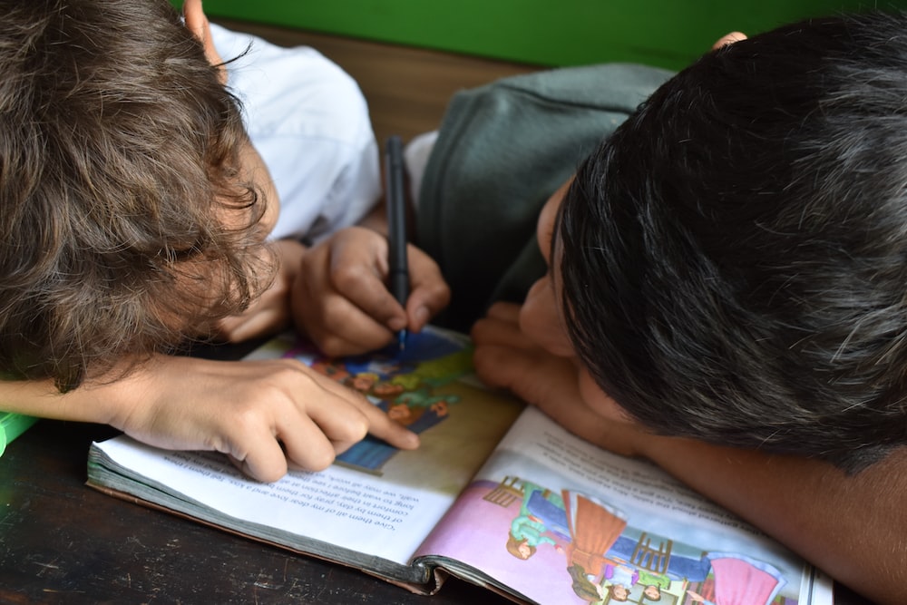 2 boys studying together