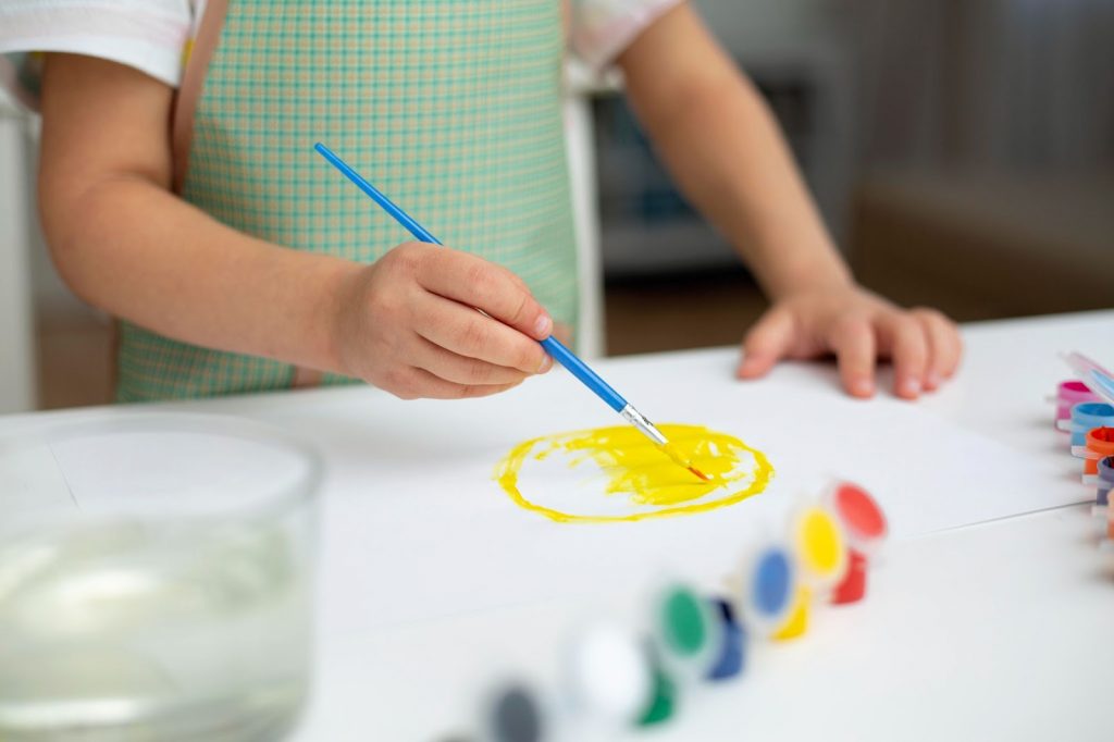 Kid painting a circle