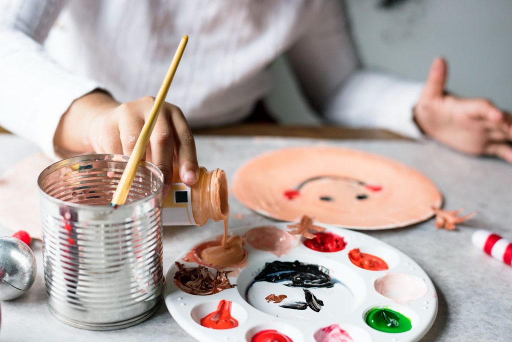 Kids painting a Santa paper plate