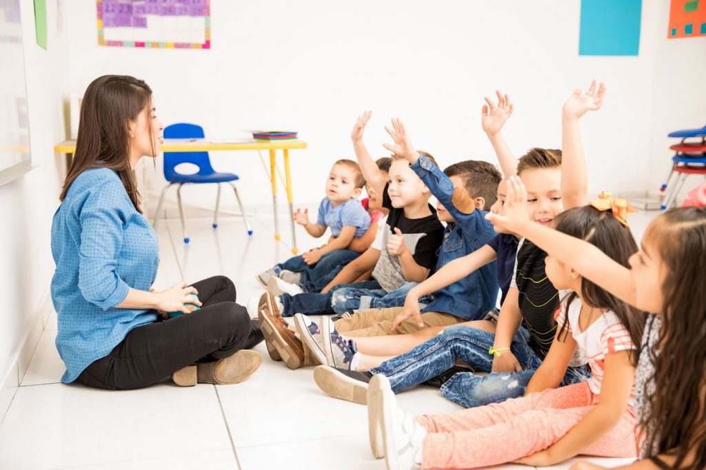 Teacher teaching kindergarteners