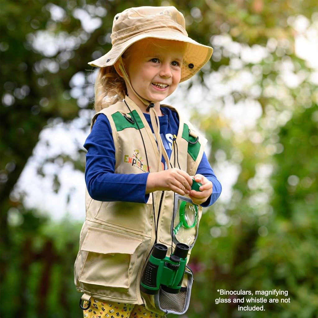 Kid wearing a safari costume