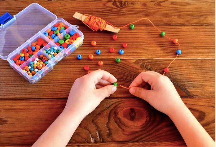 A kid counting beads