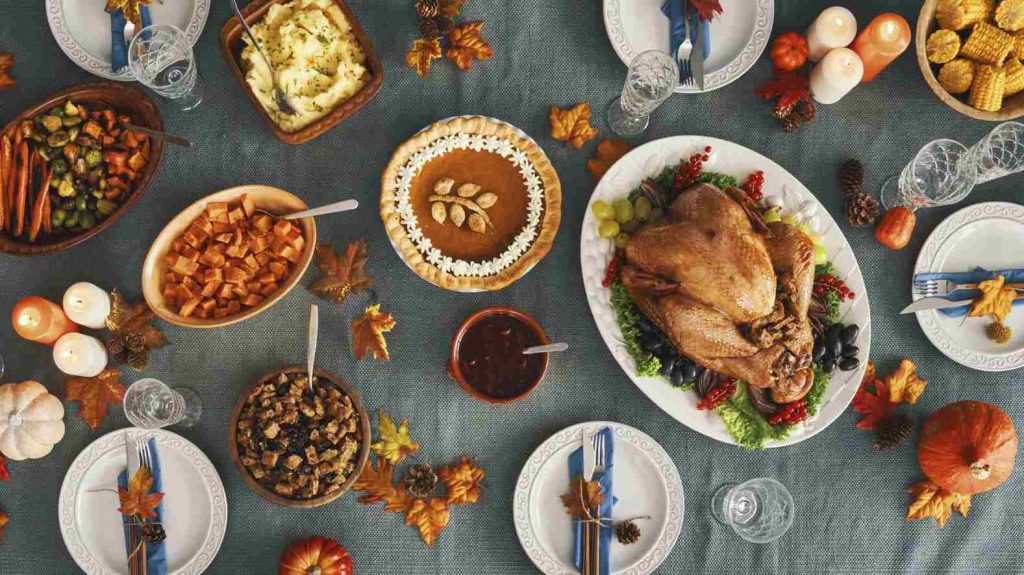 A thanksgiving dining table