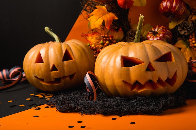pumpkinlanterns Two DIY pumpkin lanterns