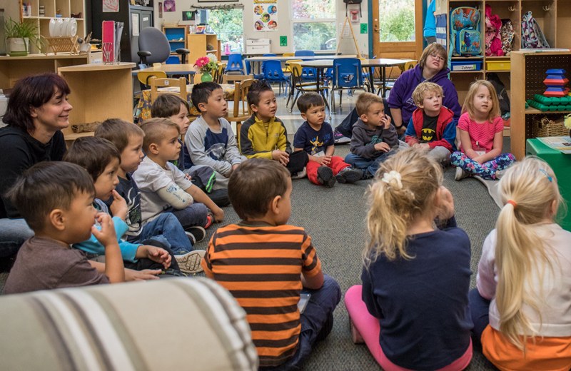 A group of kids sitting on the floor