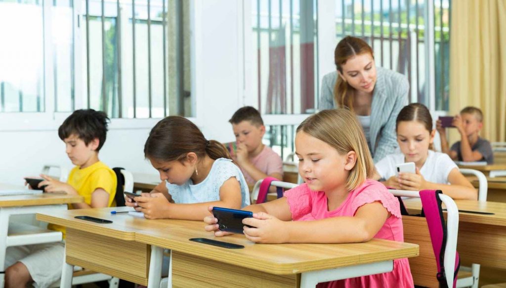 Kids using tablets and phones in the classroom