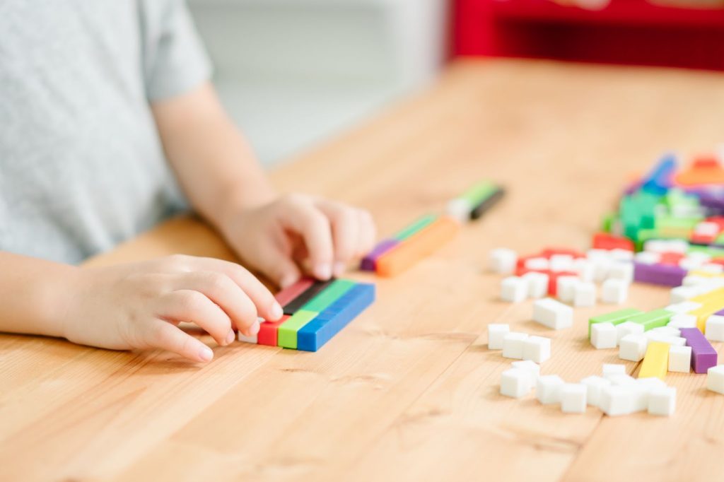 Kid using cuisenaire rods