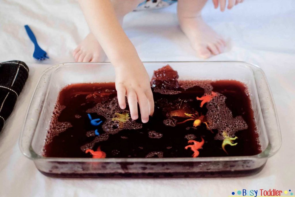 Kids playing with jelly dig