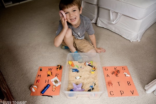 kid matching different letter sounds