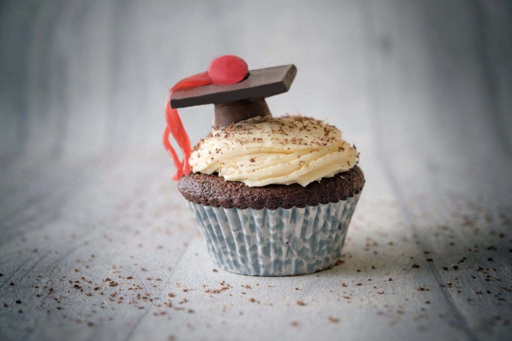 A graduation themed cupcake