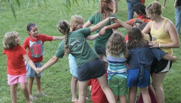 kids breaking human knot