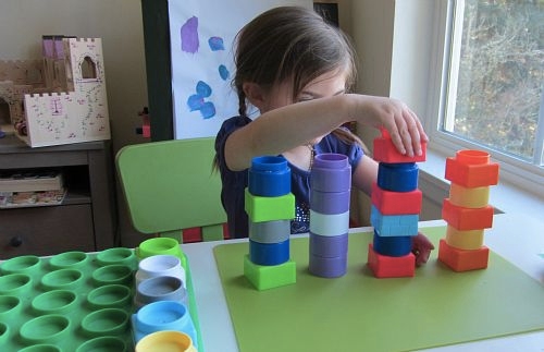 Kid building a pattern tower